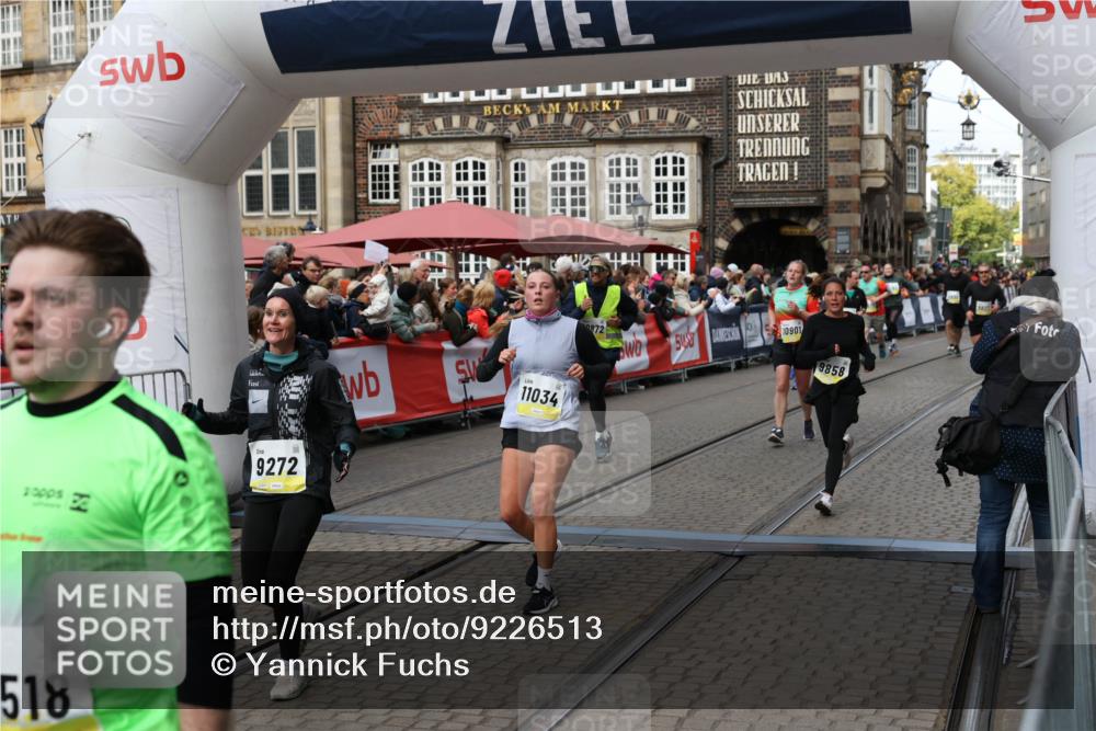 05.10.2025 - 20. swb-Marathon Bremen Yannick Fuchs http://msf.ph/oto/9226513 05.10.2025 11:00:49 Ziel 9271, 9272, 9858, 10518, 10872, 10901, 11034, 11162 meine-sportfotos.de
