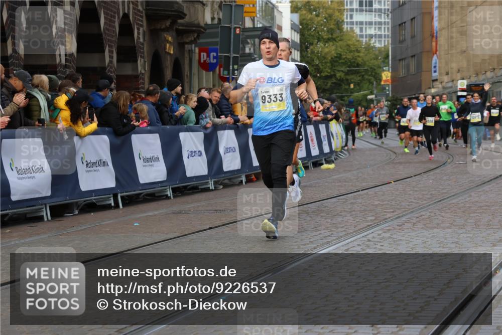 05.10.2025 - 20. swb-Marathon Bremen Strokosch-Dieckow http://msf.ph/oto/9226537 05.10.2025 10:49:16 Ziel 9206, 9333, 9708, 10221, 10715, 10735, 11057, 11598 meine-sportfotos.de
