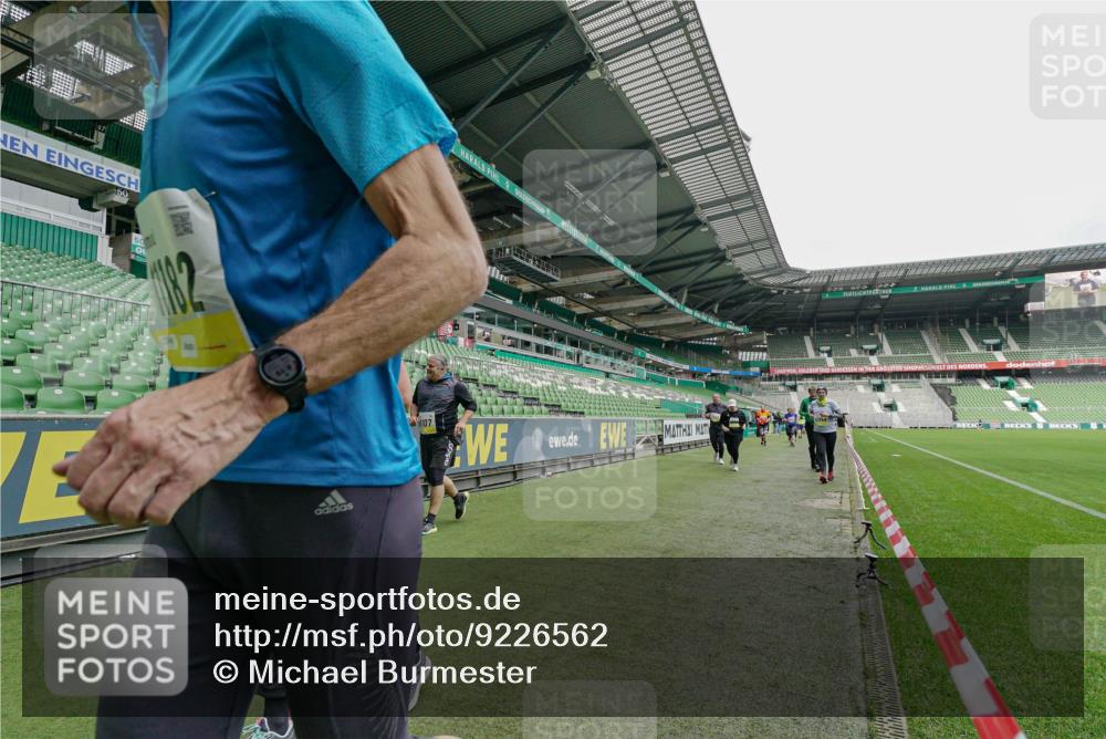 05.10.2025 - 20. swb-Marathon Bremen Michael Burmester http://msf.ph/oto/9226562 05.10.2025 10:46:25 Laufen im Stadion 7014, 7410, 9301, 9420, 9465, 9643, 9695, 9818, 9838, 9869, 9891, 9959, 10023, 10083, 10220, 10312, 10450, 10465, 10496, 10564, 10575, 10721, 10736, 10756, 10759, 10832, 10949, 10976, 10994, 11008, 11036, 11082, 11107, 11182, 11332, 11358, 11438, 11555, 11652, 11653, 9203, 10186, 10201, 10472, 10602, 10728, 11020, 11029, 11068 meine-sportfotos.de