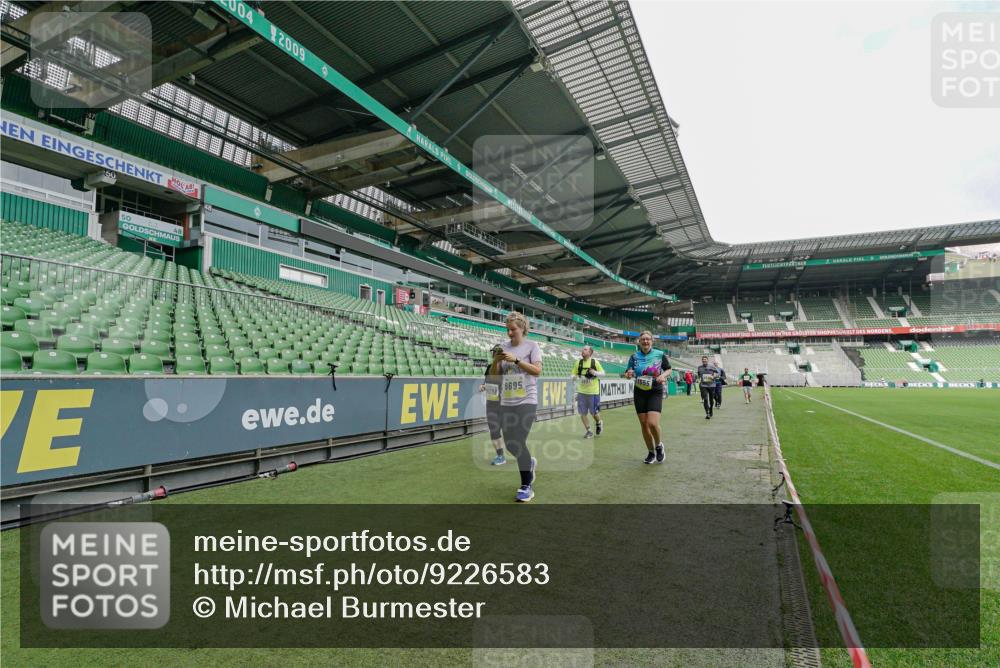 05.10.2025 - 20. swb-Marathon Bremen Michael Burmester http://msf.ph/oto/9226583 05.10.2025 10:46:38 Laufen im Stadion 7014, 7410, 9301, 9465, 9640, 9695, 9818, 9869, 9891, 9959, 10220, 10312, 10450, 10465, 10564, 10575, 10635, 10721, 10736, 10756, 10832, 10949, 10994, 11008, 11082, 11107, 11182, 11247, 11358, 11440, 11555, 11652, 11653, 9420, 9643, 9838, 10023, 10083, 10201, 10496, 10759, 10976, 11020, 11029, 11036, 11068, 11332, 11438 meine-sportfotos.de