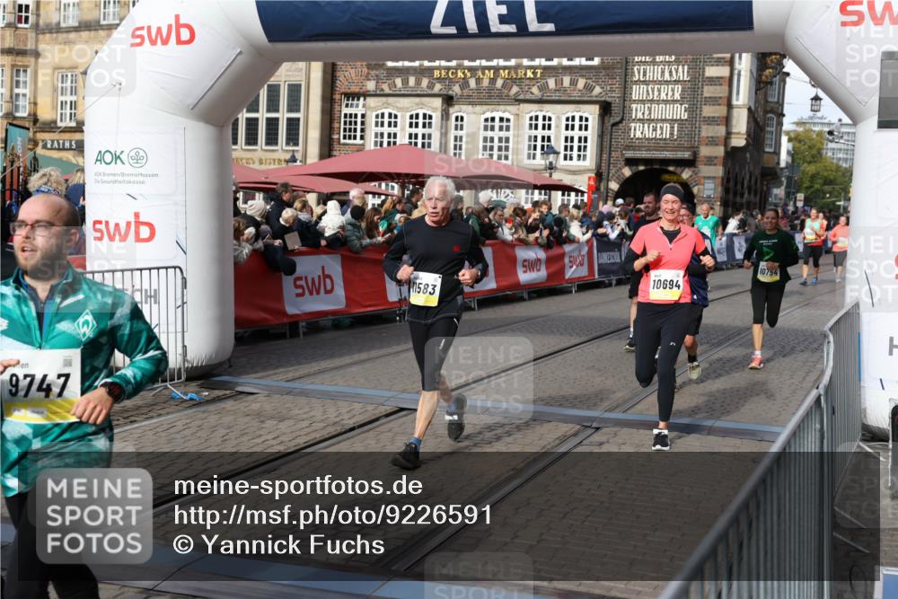 05.10.2025 - 20. swb-Marathon Bremen Yannick Fuchs http://msf.ph/oto/9226591 05.10.2025 10:57:44 Ziel 9309, 9625, 9747, 9904, 9914, 9962, 10139, 10694, 10739, 10754, 11352, 11360, 11583 meine-sportfotos.de
