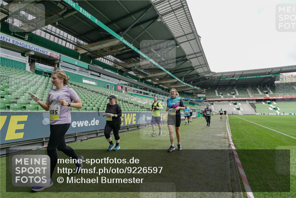 05.10.2025 - 20. swb-Marathon Bremen Michael Burmester http://msf.ph/oto/9226597 05.10.2025 10:46:39 Laufen im Stadion 7014, 7410, 9301, 9465, 9640, 9695, 9818, 9869, 9891, 9959, 10220, 10312, 10450, 10465, 10564, 10575, 10635, 10721, 10736, 10756, 10832, 10949, 10994, 11008, 11082, 11107, 11182, 11247, 11358, 11440, 11555, 11652, 11653, 9420, 9465, 9643, 9838, 10023, 10083, 10201, 10496, 10575, 10759, 10976, 11020, 11029, 11036, 11068, 11332, 11438 meine-sportfotos.de