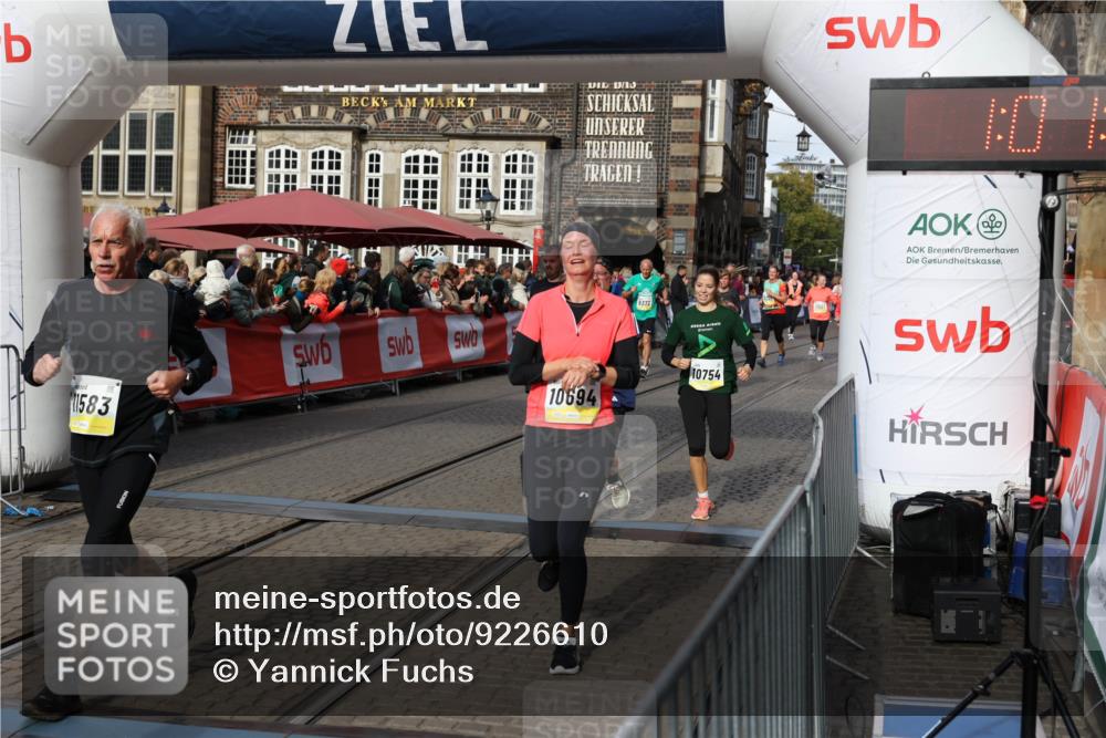 05.10.2025 - 20. swb-Marathon Bremen Yannick Fuchs http://msf.ph/oto/9226610 05.10.2025 10:57:44 Ziel 9309, 9625, 9747, 9904, 9914, 9962, 10139, 10694, 10739, 10754, 11352, 11360, 11583 meine-sportfotos.de