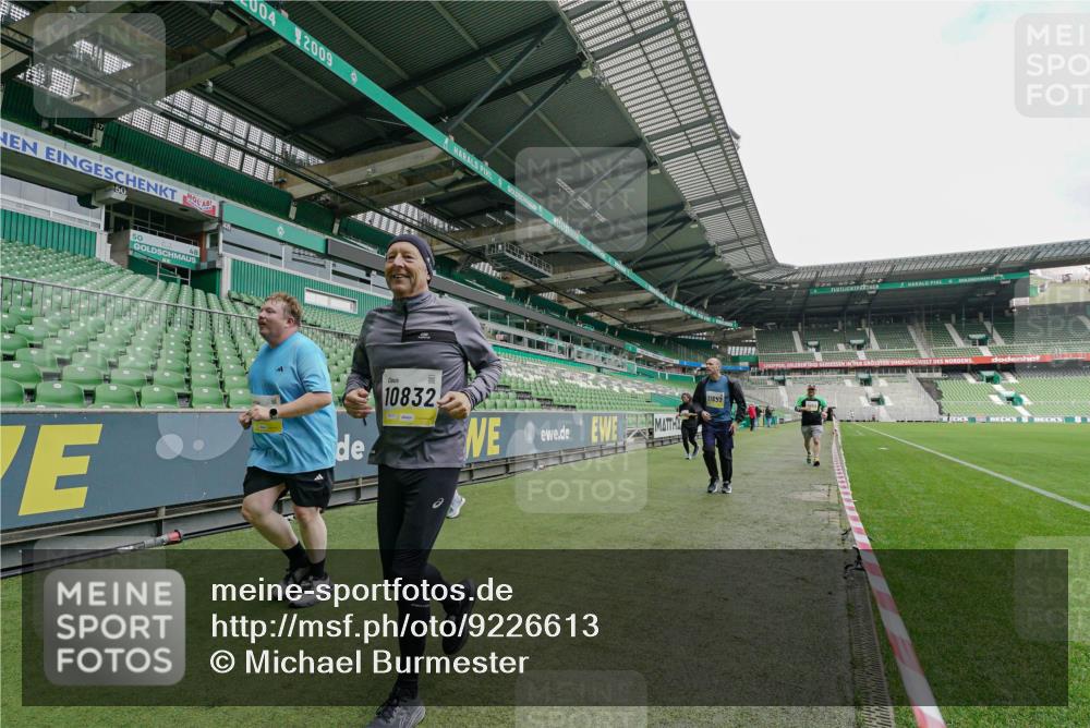05.10.2025 - 20. swb-Marathon Bremen Michael Burmester http://msf.ph/oto/9226613 05.10.2025 10:46:45 Laufen im Stadion 7014, 7410, 9301, 9640, 9695, 9818, 9869, 9891, 9959, 10312, 10465, 10564, 10635, 10721, 10736, 10756, 10832, 10949, 10994, 11008, 11107, 11182, 11247, 11358, 11440, 11555, 11652, 11653, 9420, 9465, 9643, 9838, 10023, 10083, 10220, 10450, 10496, 10575, 10759, 10976, 11036, 11082, 11332, 11438 meine-sportfotos.de