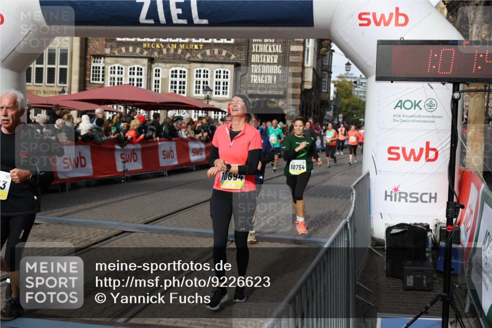 05.10.2025 - 20. swb-Marathon Bremen Yannick Fuchs http://msf.ph/oto/9226623 05.10.2025 10:57:45 Ziel 9309, 9372, 9585, 9625, 9747, 9904, 9914, 9943, 9962, 10139, 10250, 10555, 10694, 10739, 10754, 11352, 11360, 11583 meine-sportfotos.de