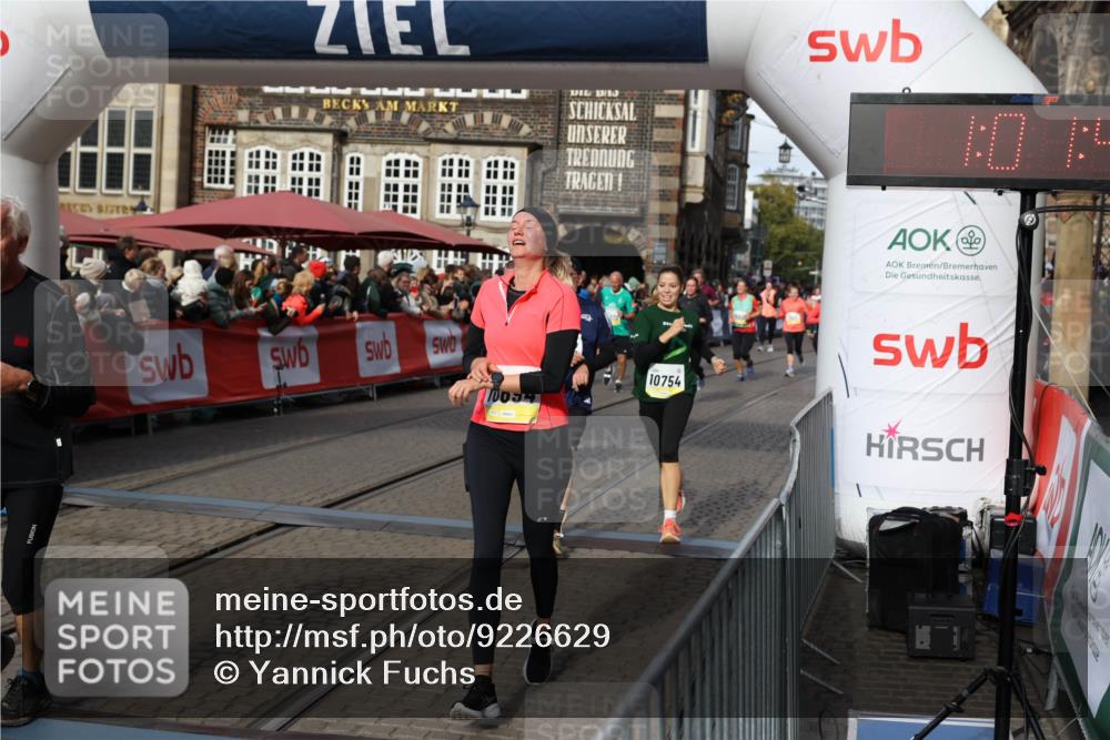 05.10.2025 - 20. swb-Marathon Bremen Yannick Fuchs http://msf.ph/oto/9226629 05.10.2025 10:57:45 Ziel 9309, 9372, 9585, 9625, 9747, 9904, 9914, 9943, 9962, 10139, 10250, 10555, 10694, 10739, 10754, 11352, 11360, 11583 meine-sportfotos.de