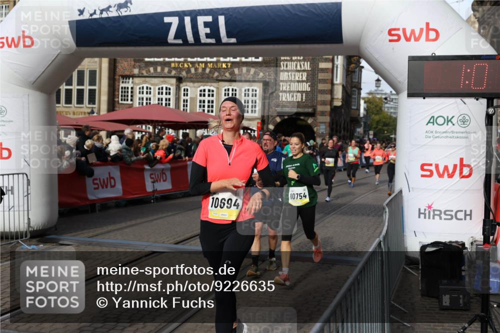 05.10.2025 - 20. swb-Marathon Bremen Yannick Fuchs http://msf.ph/oto/9226635 05.10.2025 10:57:45 Ziel 9309, 9372, 9585, 9625, 9747, 9904, 9914, 9943, 9962, 10139, 10250, 10555, 10694, 10739, 10754, 11352, 11360, 11583 meine-sportfotos.de