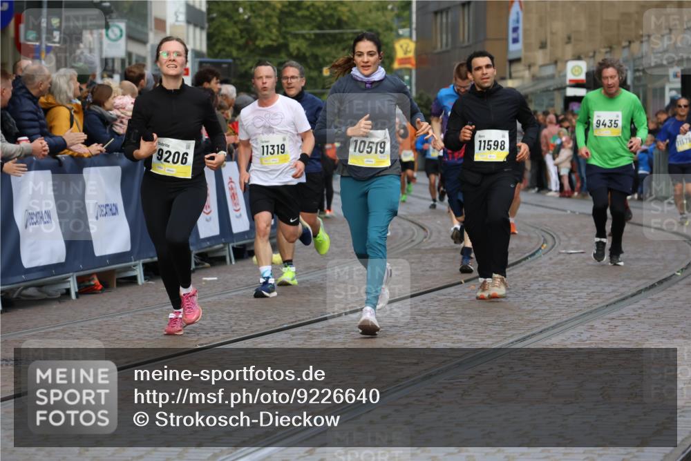 05.10.2025 - 20. swb-Marathon Bremen Strokosch-Dieckow http://msf.ph/oto/9226640 05.10.2025 10:49:21 Ziel 9206, 9233, 9435, 9555, 9708, 10118, 10381, 10519, 10673, 10715, 10735, 11319, 11487, 11598, 11672 meine-sportfotos.de