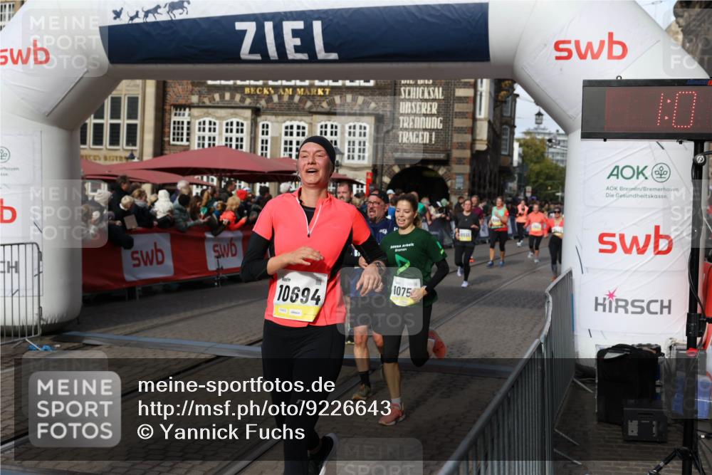 05.10.2025 - 20. swb-Marathon Bremen Yannick Fuchs http://msf.ph/oto/9226643 05.10.2025 10:57:45 Ziel 9309, 9372, 9585, 9625, 9747, 9904, 9914, 9943, 9962, 10139, 10250, 10555, 10694, 10739, 10754, 11352, 11360, 11583 meine-sportfotos.de