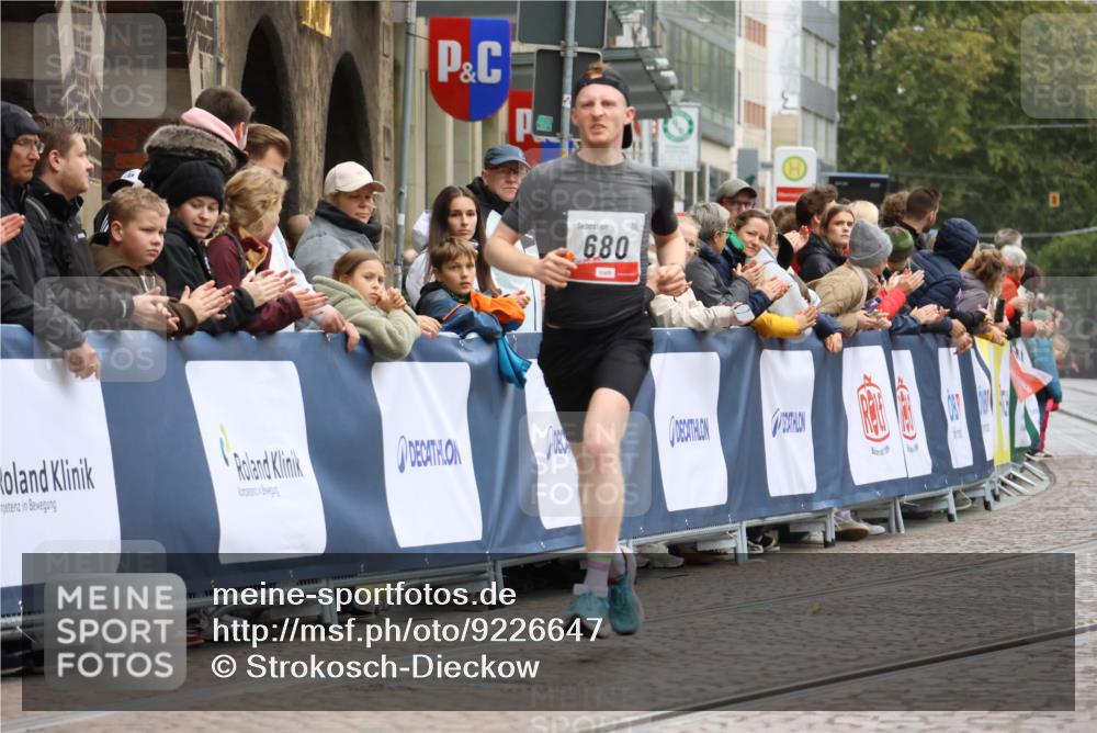 05.10.2025 - 20. swb-Marathon Bremen Strokosch-Dieckow http://msf.ph/oto/9226647 05.10.2025 12:21:23 Ziel 680 meine-sportfotos.de