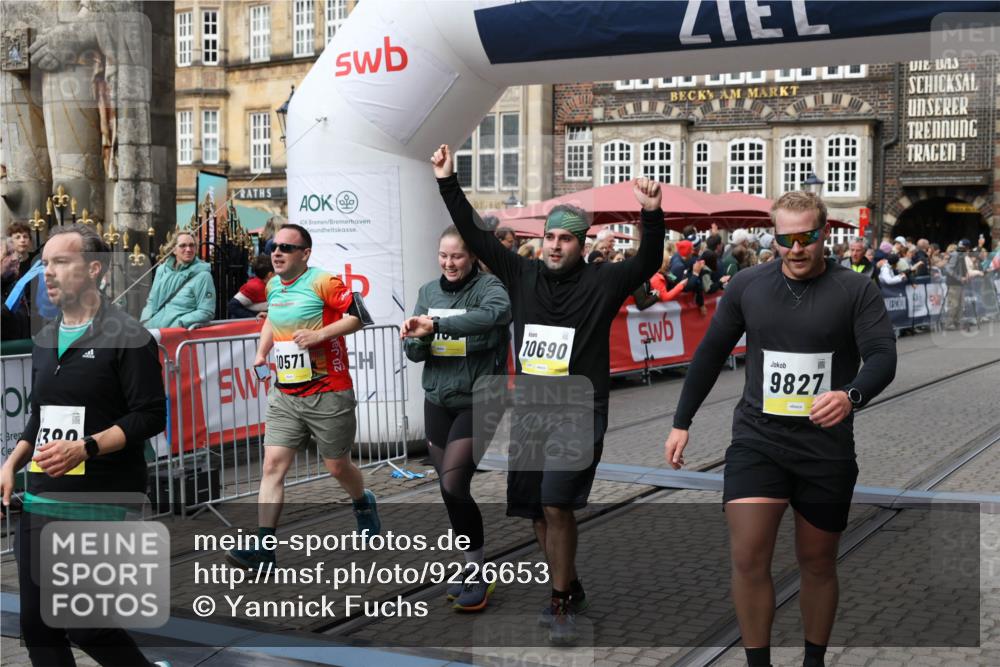 05.10.2025 - 20. swb-Marathon Bremen Yannick Fuchs http://msf.ph/oto/9226653 05.10.2025 11:00:56 Ziel 9327, 9389, 9827, 9858, 10182, 10571, 10690, 10872, 10901, 11155 meine-sportfotos.de