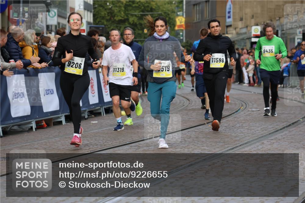 05.10.2025 - 20. swb-Marathon Bremen Strokosch-Dieckow http://msf.ph/oto/9226655 05.10.2025 10:49:21 Ziel 9206, 9233, 9435, 9555, 9708, 10118, 10381, 10519, 10673, 10715, 10735, 11319, 11487, 11598, 11672 meine-sportfotos.de