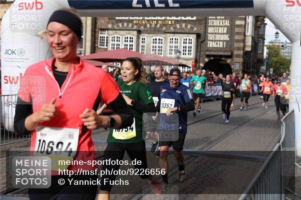 05.10.2025 - 20. swb-Marathon Bremen Yannick Fuchs http://msf.ph/oto/9226656 05.10.2025 10:57:46 Ziel 9309, 9372, 9585, 9747, 9904, 9914, 9943, 9962, 10225, 10250, 10329, 10555, 10694, 10739, 10754, 11352, 11360, 11583 meine-sportfotos.de