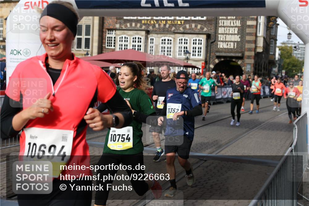 05.10.2025 - 20. swb-Marathon Bremen Yannick Fuchs http://msf.ph/oto/9226663 05.10.2025 10:57:46 Ziel 9309, 9372, 9585, 9747, 9904, 9914, 9943, 9962, 10225, 10250, 10329, 10555, 10694, 10739, 10754, 11352, 11360, 11583 meine-sportfotos.de