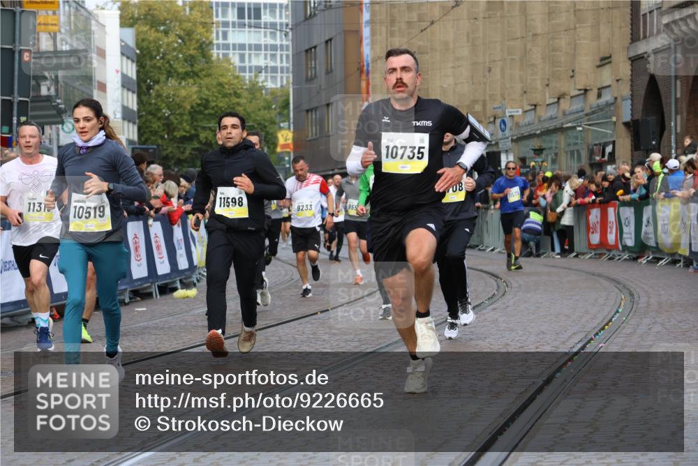 05.10.2025 - 20. swb-Marathon Bremen Strokosch-Dieckow http://msf.ph/oto/9226665 05.10.2025 10:49:23 Ziel 9206, 9233, 9435, 9555, 9708, 10118, 10381, 10519, 10673, 10735, 11319, 11487, 11598, 11672 meine-sportfotos.de