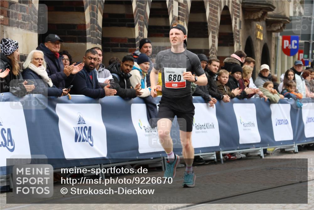 05.10.2025 - 20. swb-Marathon Bremen Strokosch-Dieckow http://msf.ph/oto/9226670 05.10.2025 12:21:24 Ziel 680 meine-sportfotos.de