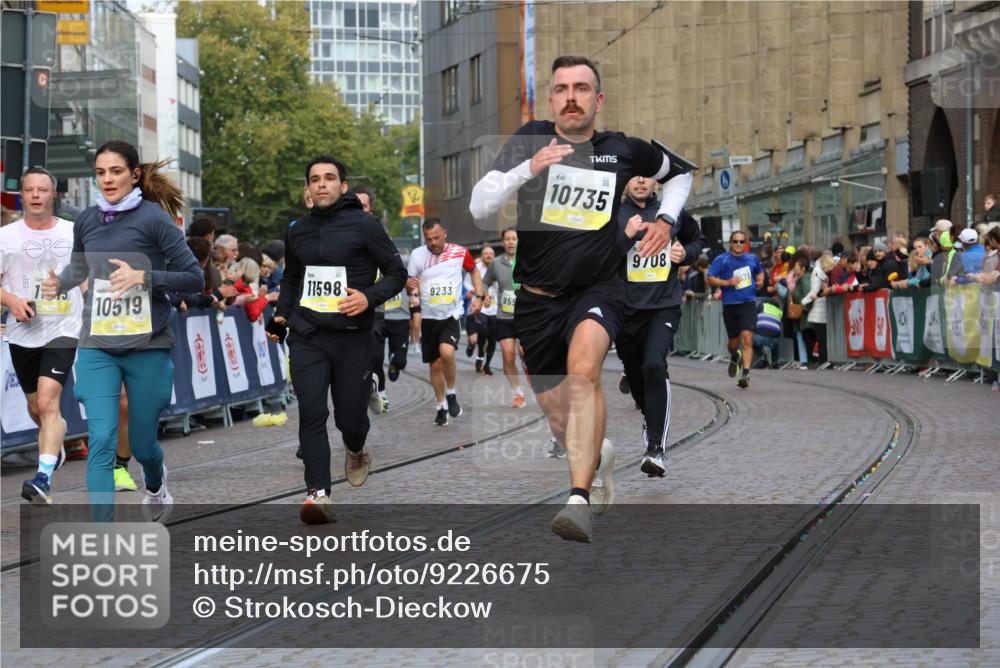 05.10.2025 - 20. swb-Marathon Bremen Strokosch-Dieckow http://msf.ph/oto/9226675 05.10.2025 10:49:23 Ziel 9206, 9233, 9435, 9555, 9708, 10118, 10381, 10519, 10673, 10735, 11319, 11487, 11598, 11672 meine-sportfotos.de