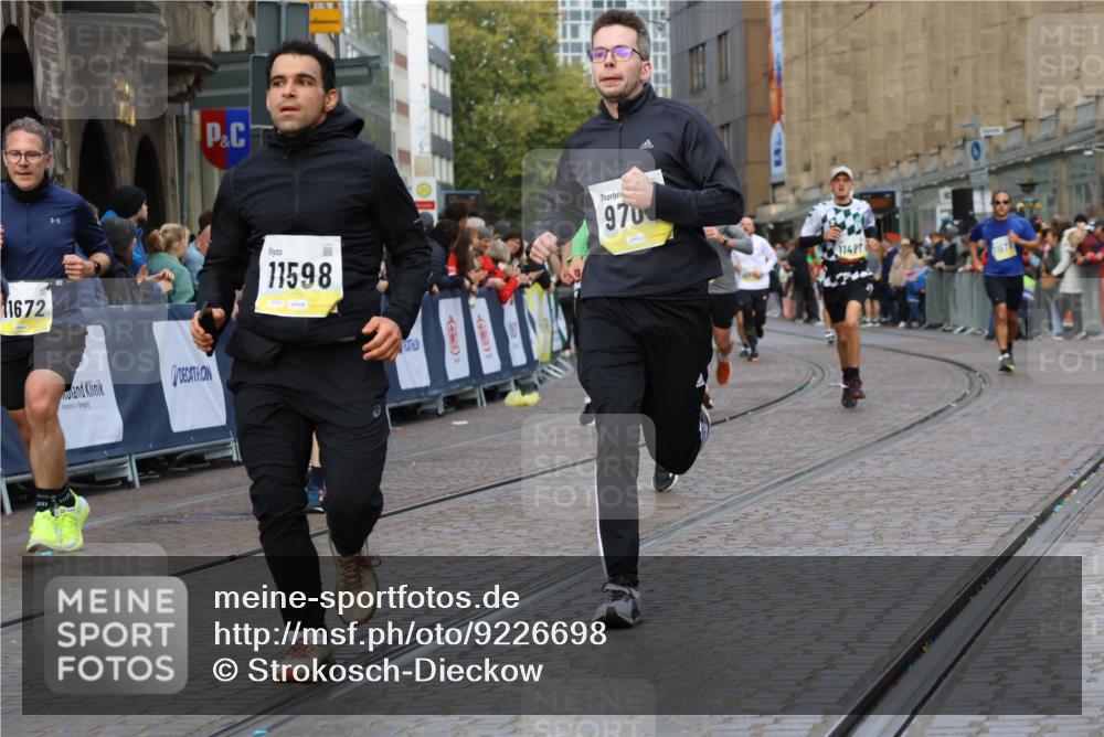 05.10.2025 - 20. swb-Marathon Bremen Strokosch-Dieckow http://msf.ph/oto/9226698 05.10.2025 10:49:25 Ziel 9206, 9233, 9435, 9555, 9708, 10118, 10381, 10519, 10673, 11319, 11487, 11598, 11672 meine-sportfotos.de