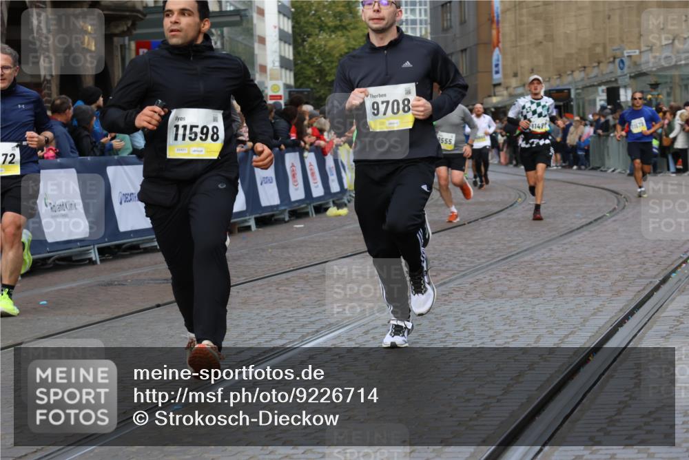 05.10.2025 - 20. swb-Marathon Bremen Strokosch-Dieckow http://msf.ph/oto/9226714 05.10.2025 10:49:25 Ziel 9206, 9233, 9435, 9555, 9708, 10118, 10381, 10519, 10673, 11319, 11487, 11598, 11672 meine-sportfotos.de