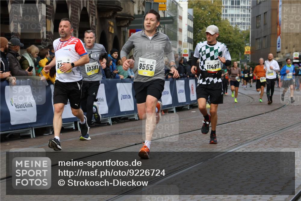 05.10.2025 - 20. swb-Marathon Bremen Strokosch-Dieckow http://msf.ph/oto/9226724 05.10.2025 10:49:28 Ziel 9233, 9435, 9555, 9626, 9627, 10118, 10381, 10519, 10636, 10673, 10712, 10888, 11319, 11487, 11579, 11672 meine-sportfotos.de