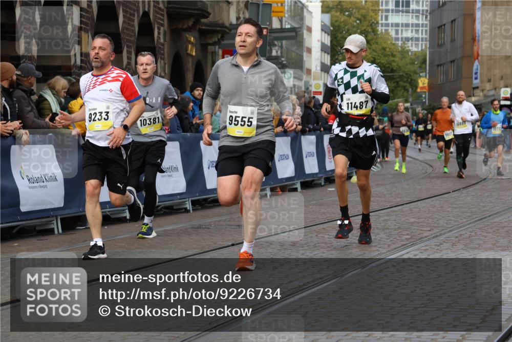 05.10.2025 - 20. swb-Marathon Bremen Strokosch-Dieckow http://msf.ph/oto/9226734 05.10.2025 10:49:28 Ziel 9233, 9435, 9555, 9626, 9627, 10118, 10381, 10519, 10636, 10673, 10712, 10888, 11319, 11487, 11579, 11672 meine-sportfotos.de