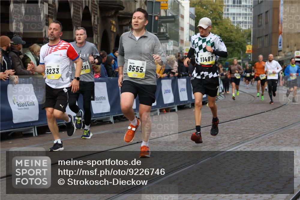 05.10.2025 - 20. swb-Marathon Bremen Strokosch-Dieckow http://msf.ph/oto/9226746 05.10.2025 10:49:28 Ziel 9233, 9435, 9555, 9626, 9627, 10118, 10381, 10519, 10636, 10673, 10712, 10888, 11319, 11487, 11579, 11672 meine-sportfotos.de