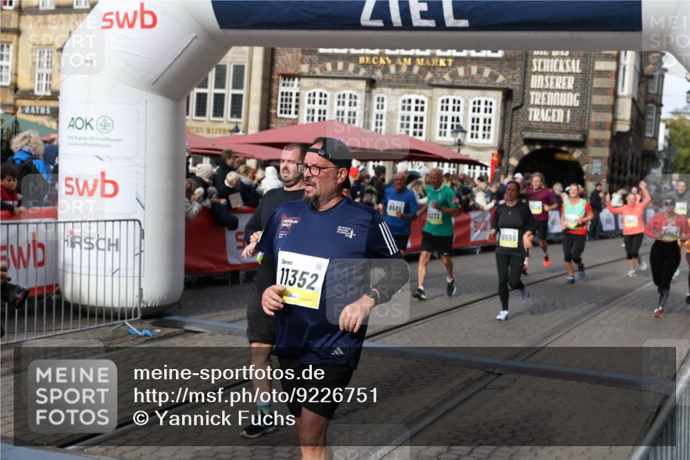 05.10.2025 - 20. swb-Marathon Bremen Yannick Fuchs http://msf.ph/oto/9226751 05.10.2025 10:57:47 Ziel 9309, 9372, 9585, 9747, 9943, 10225, 10250, 10329, 10555, 10694, 10739, 10754, 11352, 11360, 11520, 11521, 11583 meine-sportfotos.de