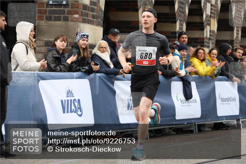 05.10.2025 - 20. swb-Marathon Bremen Strokosch-Dieckow http://msf.ph/oto/9226753 05.10.2025 12:21:24 Ziel 680 meine-sportfotos.de