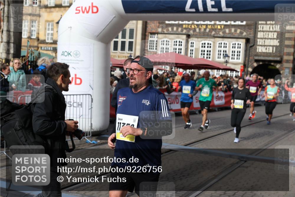 05.10.2025 - 20. swb-Marathon Bremen Yannick Fuchs http://msf.ph/oto/9226756 05.10.2025 10:57:47 Ziel 9309, 9372, 9585, 9747, 9943, 10225, 10250, 10329, 10555, 10694, 10739, 10754, 11352, 11360, 11520, 11521, 11583 meine-sportfotos.de