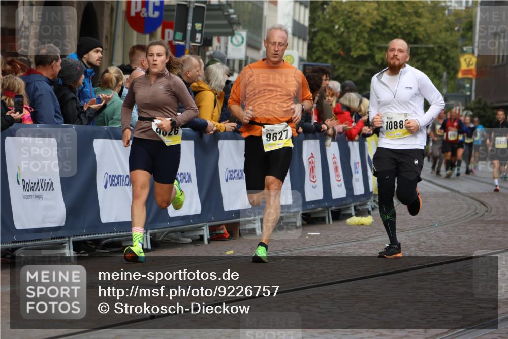 05.10.2025 - 20. swb-Marathon Bremen Strokosch-Dieckow http://msf.ph/oto/9226757 05.10.2025 10:49:32 Ziel 9626, 9627, 10170, 10381, 10636, 10712, 10888, 11579 meine-sportfotos.de