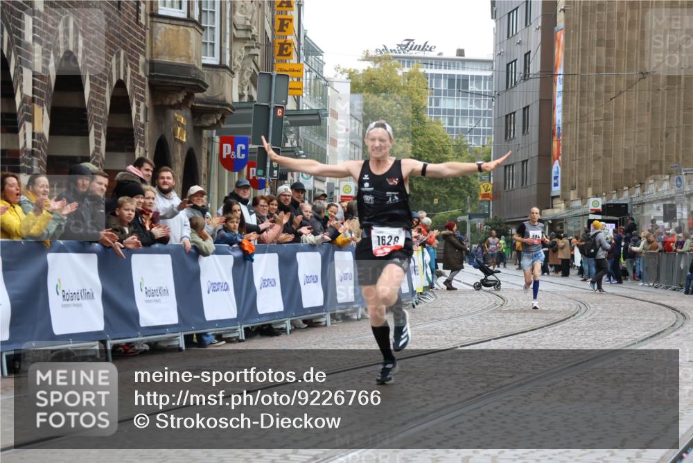 05.10.2025 - 20. swb-Marathon Bremen Strokosch-Dieckow http://msf.ph/oto/9226766 05.10.2025 12:21:49 Ziel 594, 1628 meine-sportfotos.de