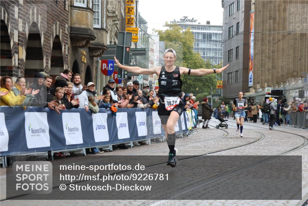 05.10.2025 - 20. swb-Marathon Bremen Strokosch-Dieckow http://msf.ph/oto/9226781 05.10.2025 12:21:49 Ziel 594, 1628 meine-sportfotos.de