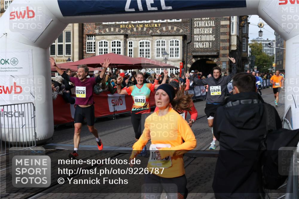 05.10.2025 - 20. swb-Marathon Bremen Yannick Fuchs http://msf.ph/oto/9226787 05.10.2025 10:57:50 Ziel 9309, 9372, 9585, 9943, 9979, 10225, 10250, 10329, 10341, 10555, 10694, 10754, 11352, 11520, 11521, 11583, 11731 meine-sportfotos.de
