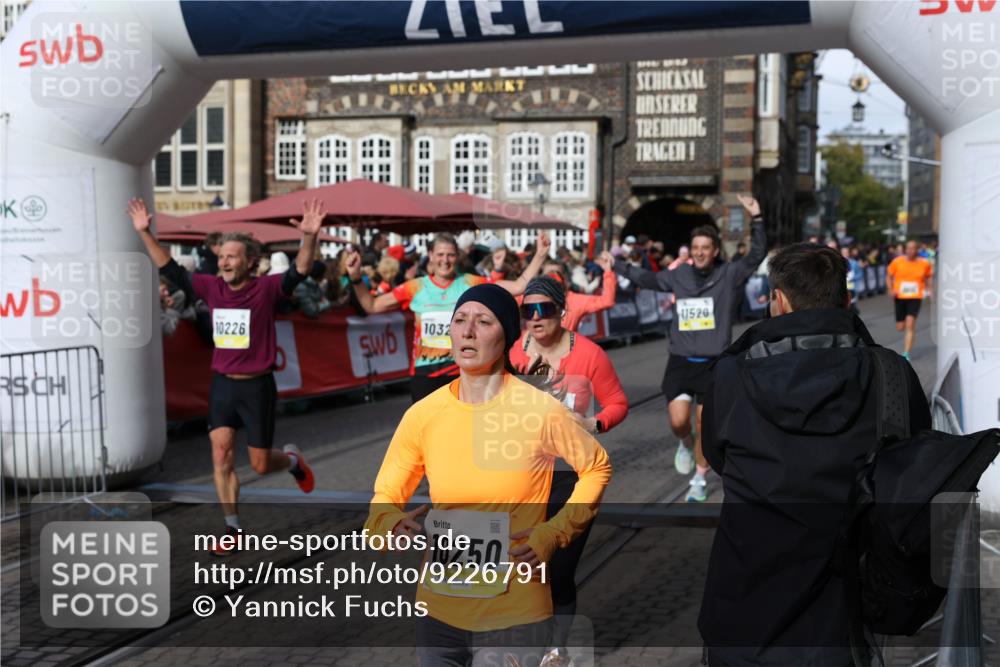 05.10.2025 - 20. swb-Marathon Bremen Yannick Fuchs http://msf.ph/oto/9226791 05.10.2025 10:57:50 Ziel 9309, 9372, 9585, 9943, 9979, 10225, 10250, 10329, 10341, 10555, 10694, 10754, 11352, 11520, 11521, 11583, 11731 meine-sportfotos.de