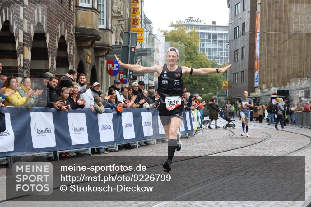 05.10.2025 - 20. swb-Marathon Bremen Strokosch-Dieckow http://msf.ph/oto/9226799 05.10.2025 12:21:49 Ziel 594, 1628 meine-sportfotos.de