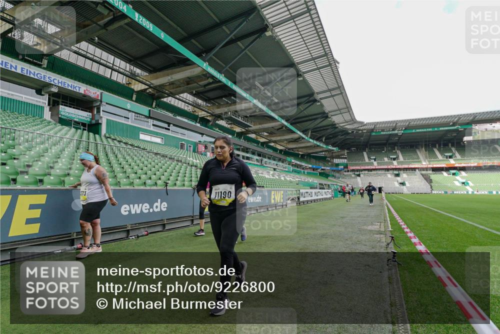 05.10.2025 - 20. swb-Marathon Bremen Michael Burmester http://msf.ph/oto/9226800 05.10.2025 10:50:15 Laufen im Stadion 9445, 9733, 9808, 9857, 10035, 10072, 10096, 10133, 10184, 10373, 10724, 10731, 11190, 9405, 9513, 10488, 10700, 10720, 11643 meine-sportfotos.de