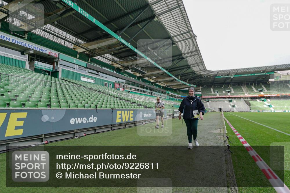05.10.2025 - 20. swb-Marathon Bremen Michael Burmester http://msf.ph/oto/9226811 05.10.2025 10:50:25 Laufen im Stadion 9445, 9733, 9808, 9857, 10035, 10096, 10184, 10373, 10724, 10731, 11190, 10072, 10133, 10184, 10700 meine-sportfotos.de