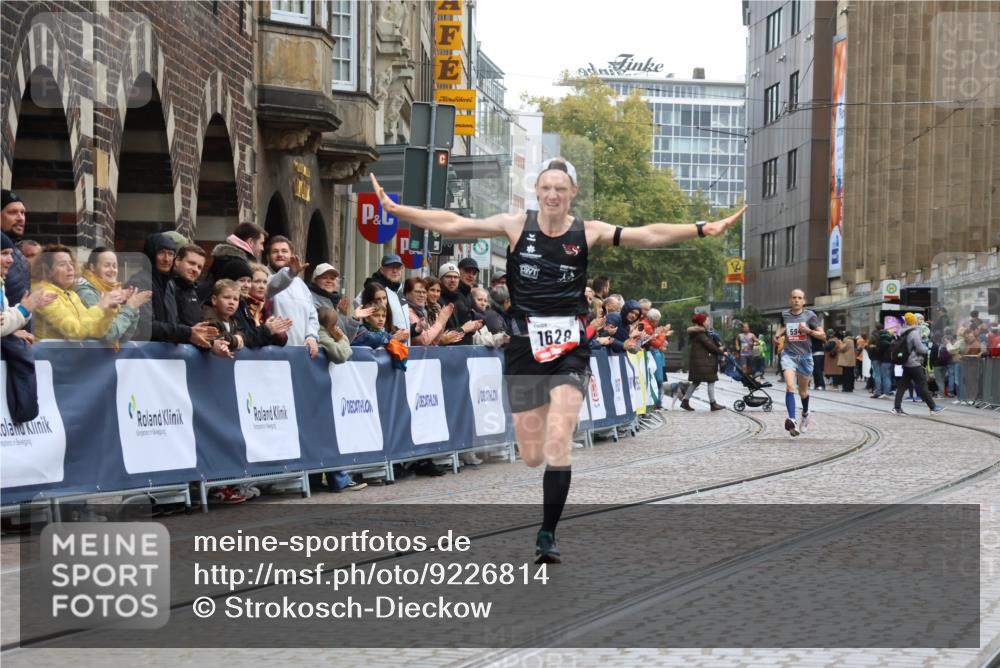 05.10.2025 - 20. swb-Marathon Bremen Strokosch-Dieckow http://msf.ph/oto/9226814 05.10.2025 12:21:49 Ziel 594, 1628 meine-sportfotos.de