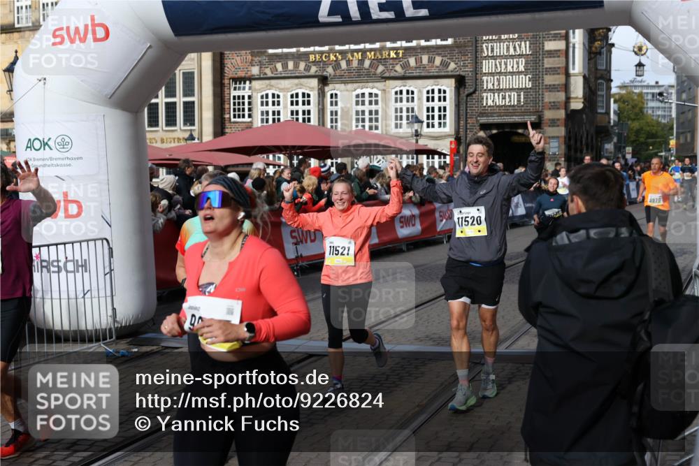 05.10.2025 - 20. swb-Marathon Bremen Yannick Fuchs http://msf.ph/oto/9226824 05.10.2025 10:57:51 Ziel 9309, 9372, 9585, 9943, 9979, 10225, 10250, 10329, 10341, 10555, 10754, 11352, 11520, 11521, 11731 meine-sportfotos.de