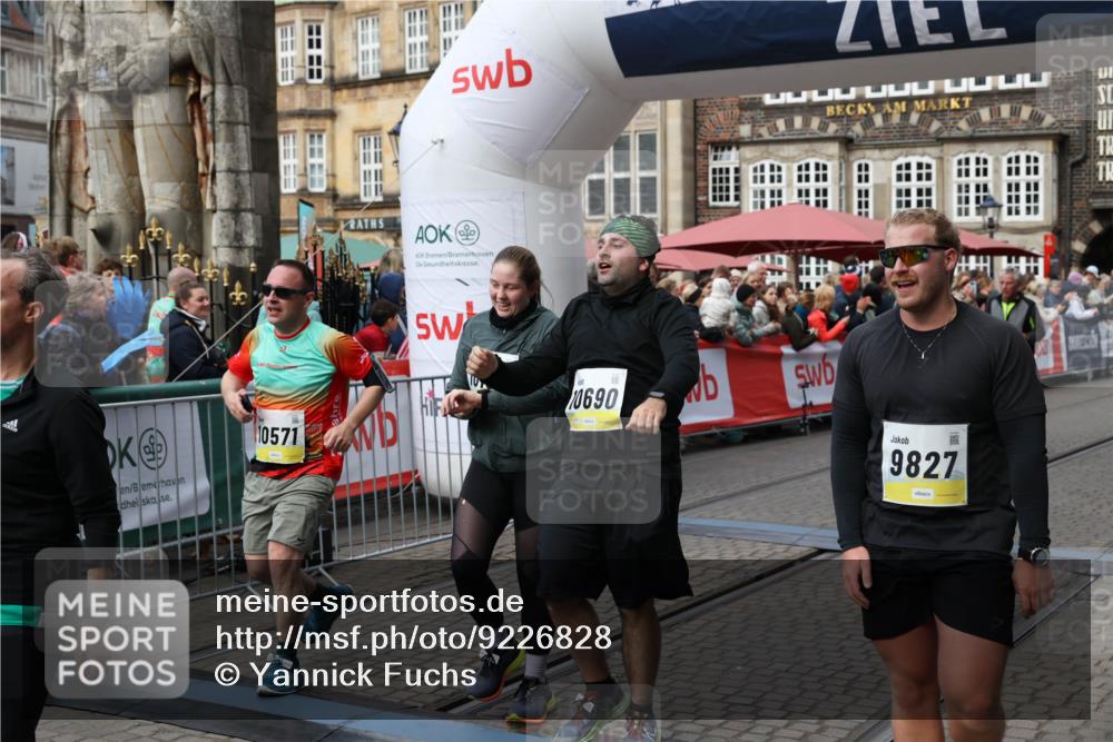 05.10.2025 - 20. swb-Marathon Bremen Yannick Fuchs http://msf.ph/oto/9226828 05.10.2025 11:00:56 Ziel 9327, 9389, 9827, 9858, 10182, 10571, 10690, 10872, 10901, 11155 meine-sportfotos.de