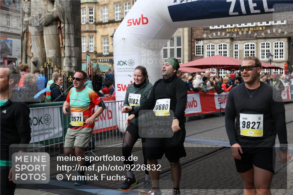 05.10.2025 - 20. swb-Marathon Bremen Yannick Fuchs http://msf.ph/oto/9226832 05.10.2025 11:00:56 Ziel 9327, 9389, 9827, 9858, 10182, 10571, 10690, 10872, 10901, 11155 meine-sportfotos.de