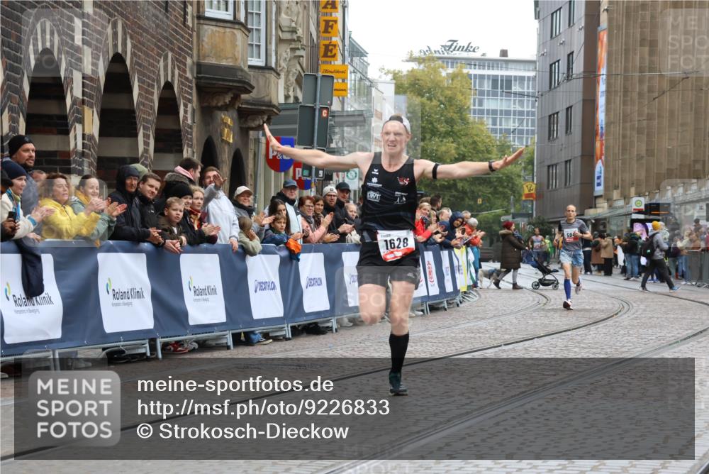 05.10.2025 - 20. swb-Marathon Bremen Strokosch-Dieckow http://msf.ph/oto/9226833 05.10.2025 12:21:49 Ziel 594, 1628 meine-sportfotos.de