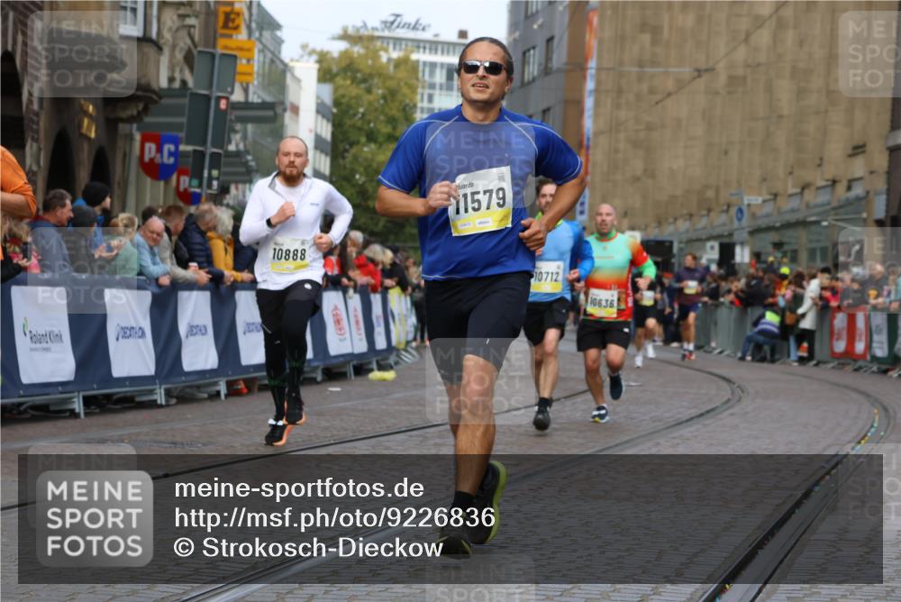 05.10.2025 - 20. swb-Marathon Bremen Strokosch-Dieckow http://msf.ph/oto/9226836 05.10.2025 10:49:34 Ziel 9626, 9627, 10170, 10636, 10712, 10873, 10888, 11579 meine-sportfotos.de