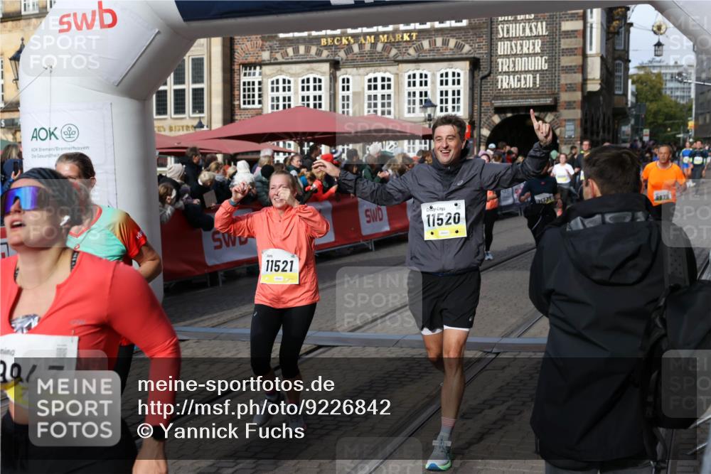 05.10.2025 - 20. swb-Marathon Bremen Yannick Fuchs http://msf.ph/oto/9226842 05.10.2025 10:57:51 Ziel 9309, 9372, 9585, 9943, 9979, 10225, 10250, 10329, 10341, 10555, 10754, 11352, 11520, 11521, 11731 meine-sportfotos.de