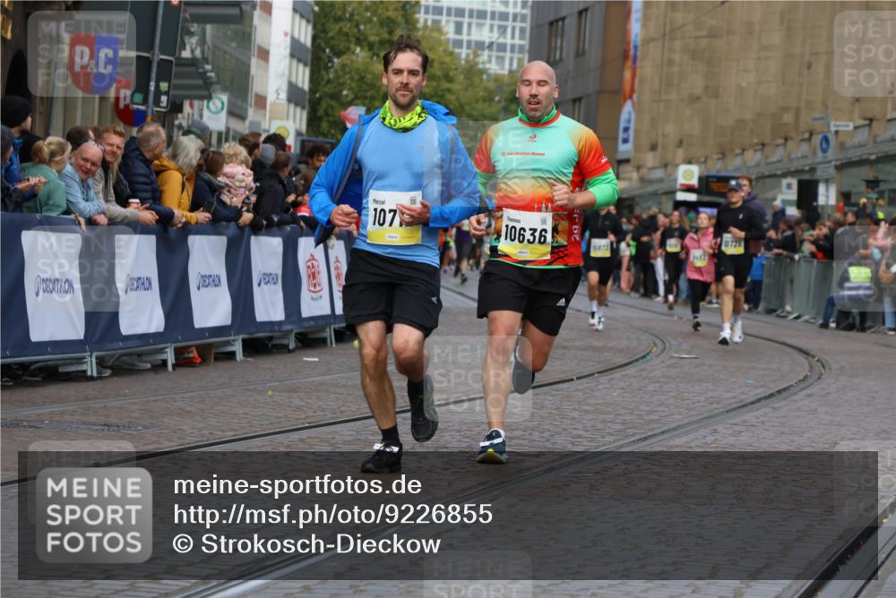 05.10.2025 - 20. swb-Marathon Bremen Strokosch-Dieckow http://msf.ph/oto/9226855 05.10.2025 10:49:35 Ziel 9626, 9627, 10170, 10636, 10712, 10726, 10873, 10888, 11579, 11692 meine-sportfotos.de