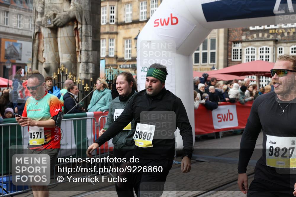 05.10.2025 - 20. swb-Marathon Bremen Yannick Fuchs http://msf.ph/oto/9226860 05.10.2025 11:00:57 Ziel 9327, 9389, 9827, 10182, 10571, 10690, 10872, 10901, 11155 meine-sportfotos.de