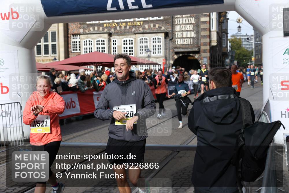 05.10.2025 - 20. swb-Marathon Bremen Yannick Fuchs http://msf.ph/oto/9226866 05.10.2025 10:57:52 Ziel 9309, 9372, 9585, 9943, 9979, 10225, 10250, 10329, 10341, 10555, 11457, 11520, 11521, 11731, 11744 meine-sportfotos.de