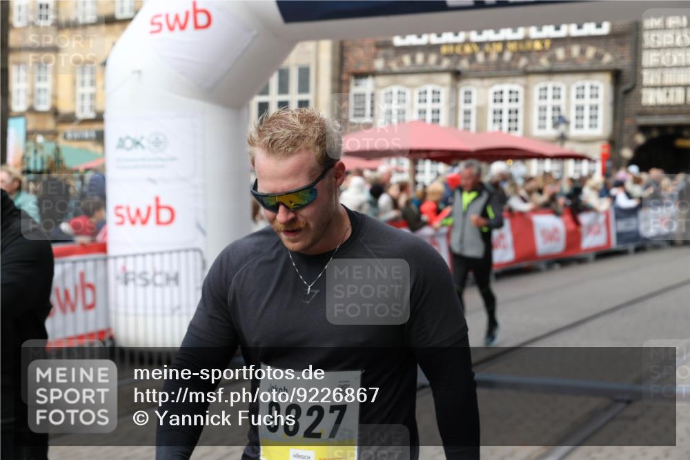 05.10.2025 - 20. swb-Marathon Bremen Yannick Fuchs http://msf.ph/oto/9226867 05.10.2025 11:00:58 Ziel 9327, 9389, 9827, 10182, 10571, 10690, 10901, 11155 meine-sportfotos.de