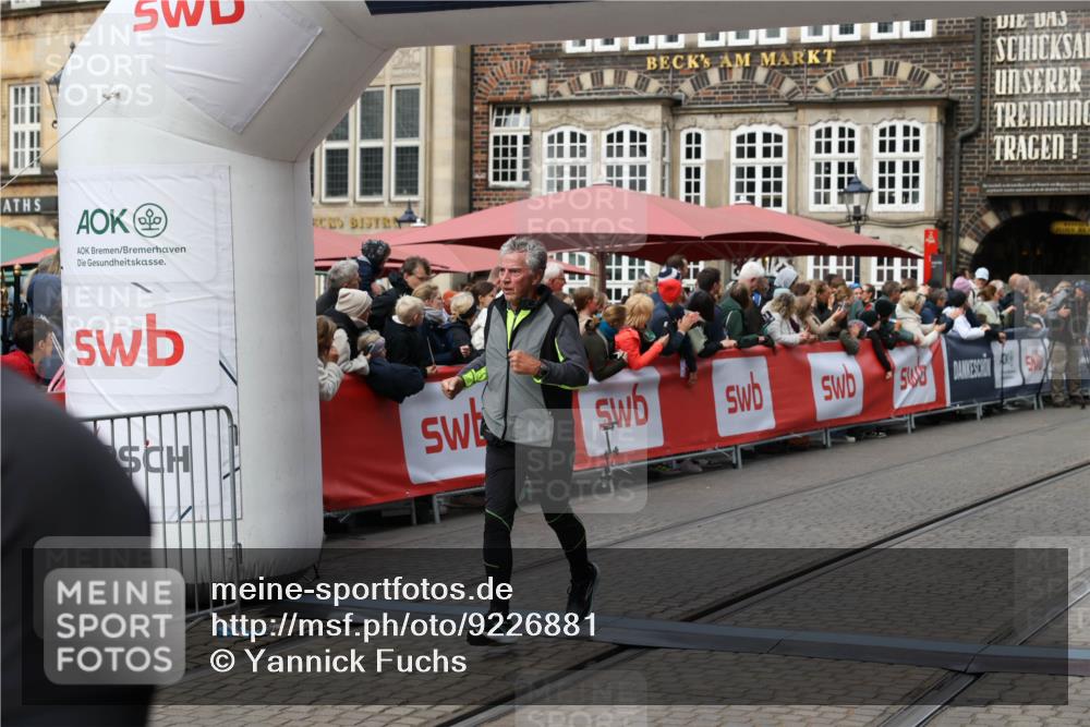 05.10.2025 - 20. swb-Marathon Bremen Yannick Fuchs http://msf.ph/oto/9226881 05.10.2025 11:00:58 Ziel 9327, 9389, 9827, 10182, 10571, 10690, 10901, 11155 meine-sportfotos.de