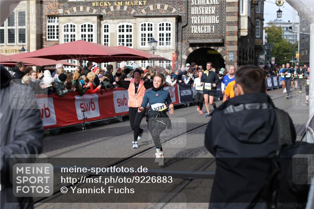 05.10.2025 - 20. swb-Marathon Bremen Yannick Fuchs http://msf.ph/oto/9226883 05.10.2025 10:57:53 Ziel 9372, 9585, 9943, 9979, 10225, 10250, 10329, 10341, 10555, 10890, 11457, 11520, 11521, 11575, 11731, 11744 meine-sportfotos.de